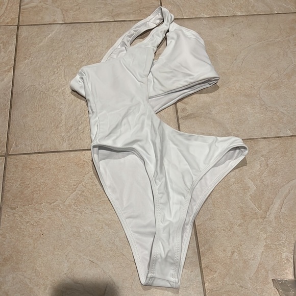 FASHION NOVA SMALL MYKONOS MAMI ONE PIECE - Picture 2 of 2